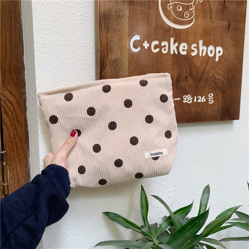 Retro Fashion Wave Point Storage Wash Clutch