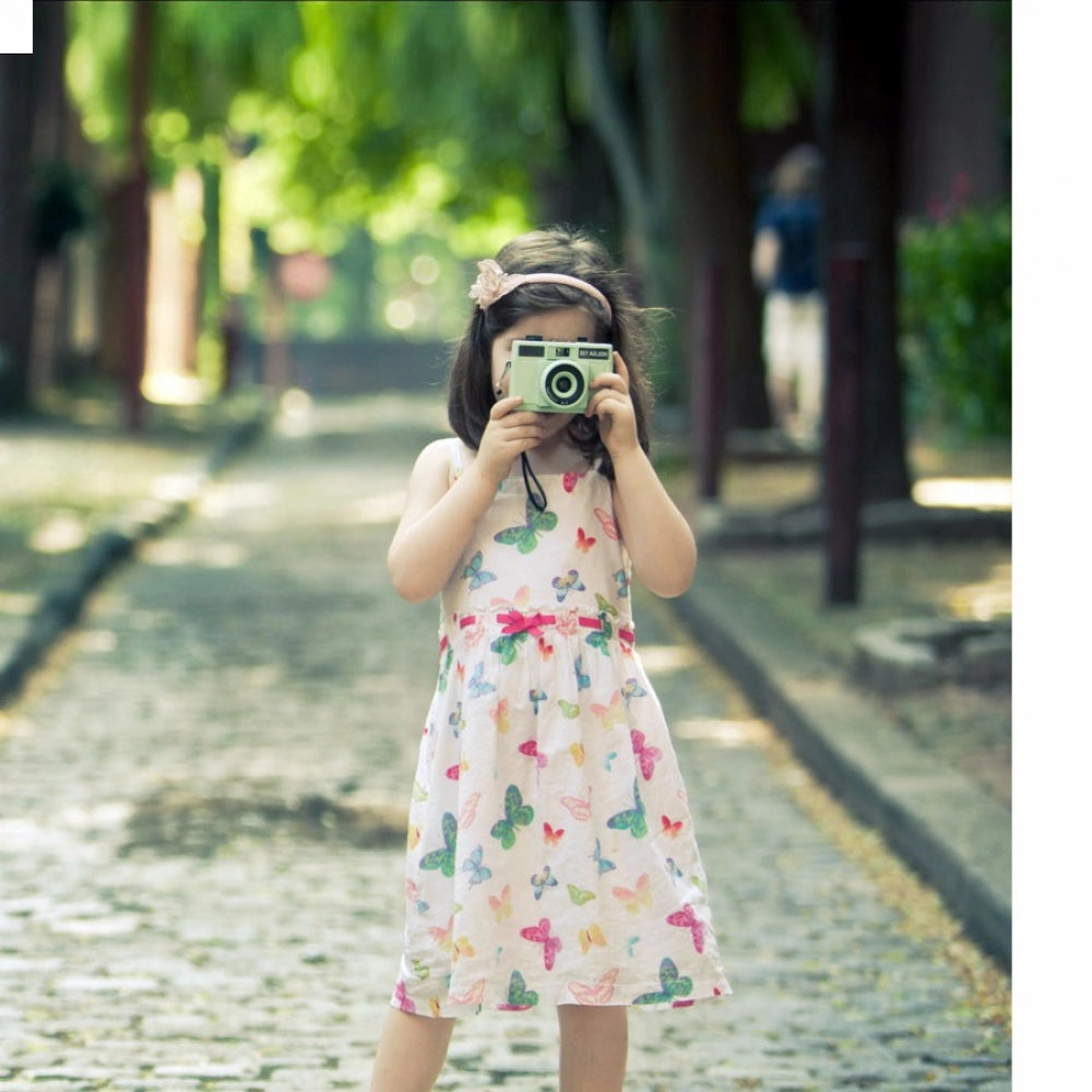 Small Girl with Camera Mobile Case Cover