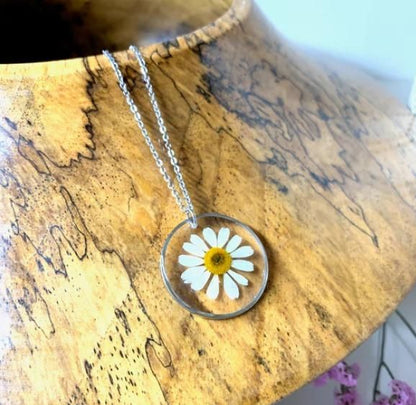 Natural White Daisy Preserved In Resin  Pendant For Men & Women PRODUCT CODE (OS0006891)