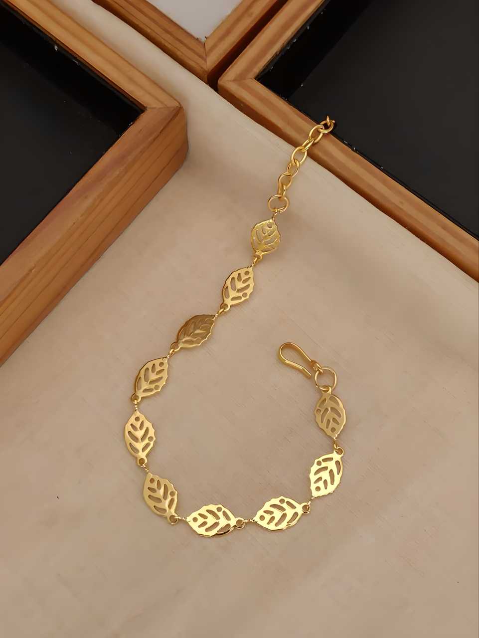 Women's Gold Plated Bracelets PRODUCT CODE (OS0006752)