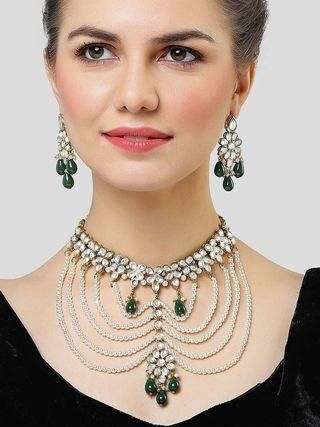 Karatcart Pearl Beaded and Green Tumble Kundan Choker Neckalce Set for Women PRODUCT CODE (OS0006768)