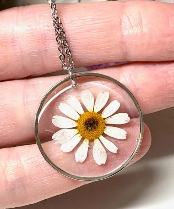 Natural White Daisy Preserved In Resin  Pendant For Men & Women PRODUCT CODE (OS0006891)