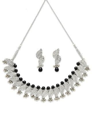 Karatcart Silver Plated Kundan and Black Bead Jewellery Set for Women PRODUCT CODE (OS0006717)