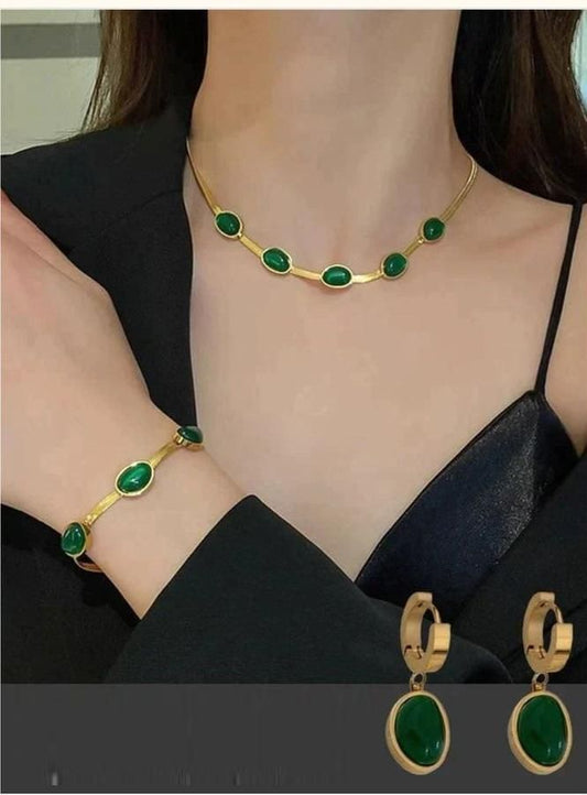 Oval Green Crystal Pendant Necklace Set With Bracelet PRODUCT CODE (OS0006892)