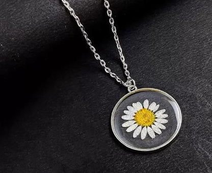 Natural White Daisy Preserved In Resin  Pendant For Men & Women PRODUCT CODE (OS0006891)