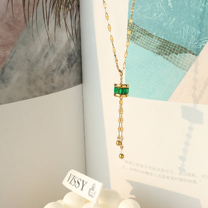 Niche Design Retro Light Luxury Emerald Tassel Pendant Necklace